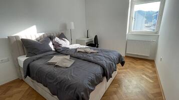 10 bedrooms, desk, iron/ironing board, WiFi