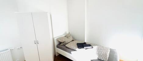 Desk, iron/ironing board, WiFi, bed sheets