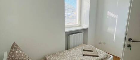 4 dormitorios, escritorio, tabla de planchar con plancha y wifi