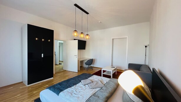 2 soverom, skrivebord, strykejern/-brett og wi-fi