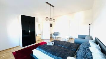2 Schlafzimmer, Schreibtisch, Bügeleisen/Bügelbrett, WLAN