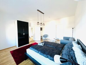 2 bedrooms, desk, iron/ironing board, WiFi - Living Graz Eggenberg! Top 17 (Graz)