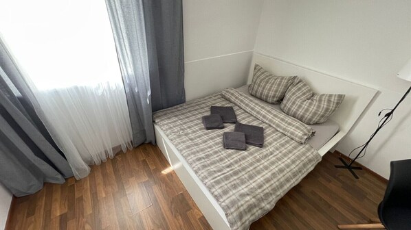 2 bedrooms, iron/ironing board, WiFi, bed sheets