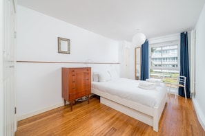 1 chambre, fer et planche à repasser, accès Internet