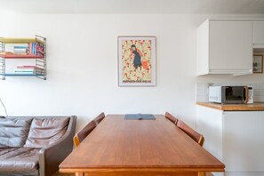 Dining - Modern Angel Flat with Balcony (London)