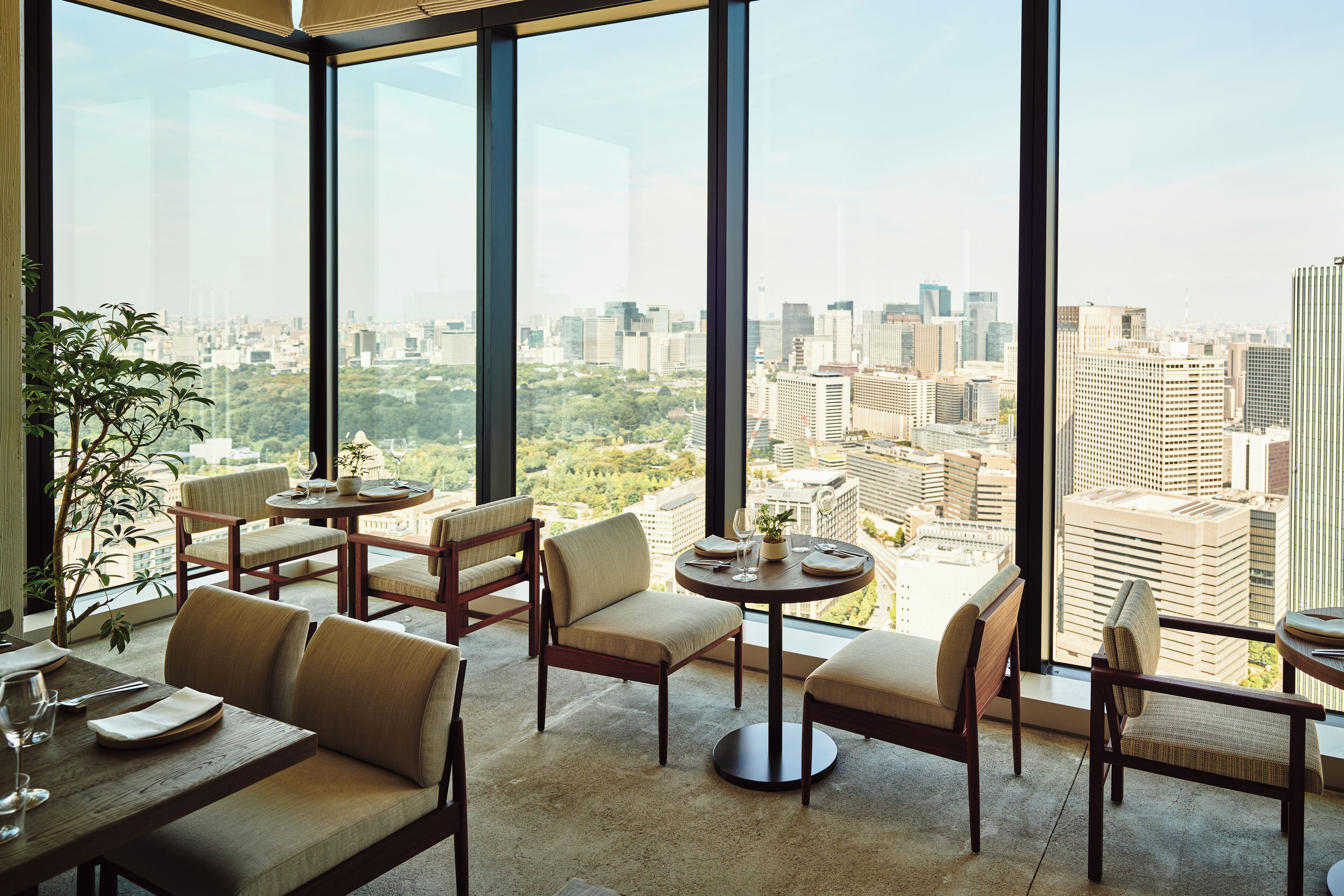 朝食 (フル ブレックファスト)、毎日提供 (1 名様 7000 JPY)