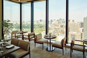 Bữa sáng đầy đủ hàng ngày (7000 JPY/mỗi người) 