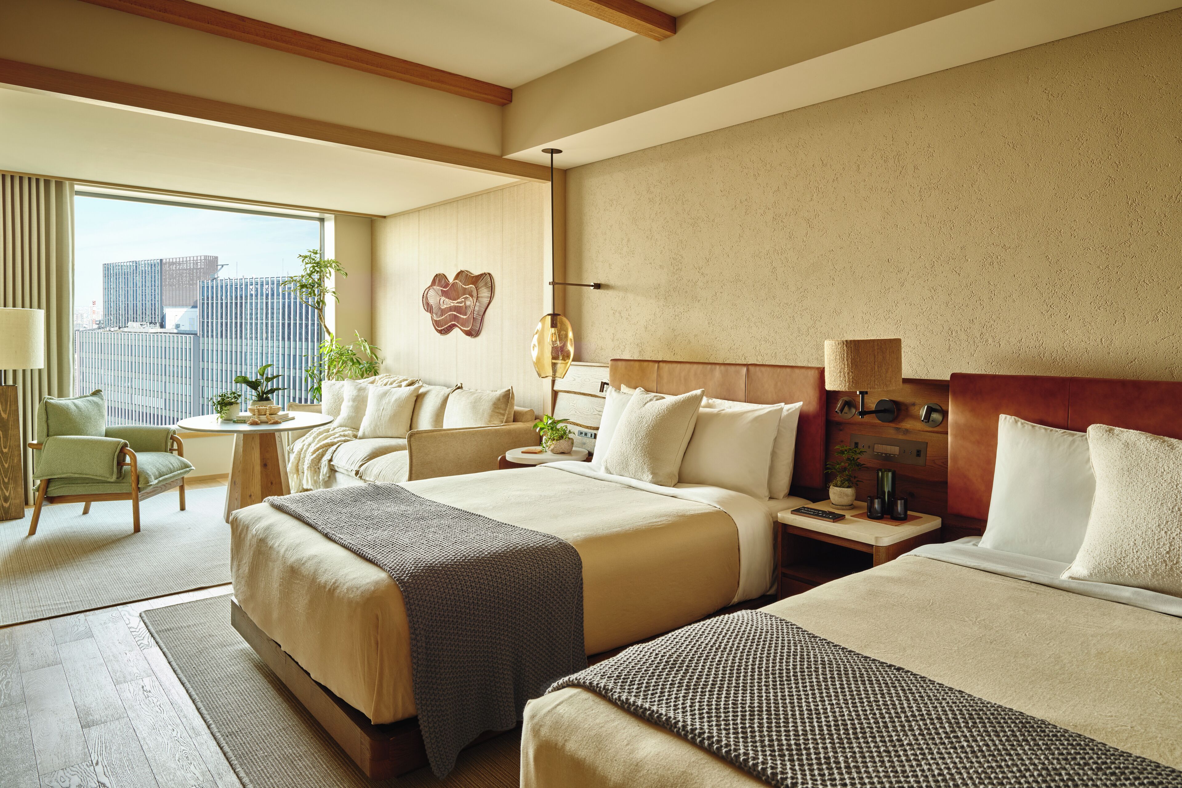 Minibar, coffres-forts dans les chambres, rideaux occultants