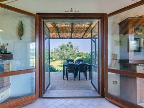 تناول الطعام بالخارج