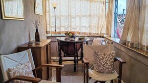 A cozy corner with a wooden table, two chairs, a vase, and a lamp. - View of 2 historic towers • Lucca • 2 guests (Lucca)