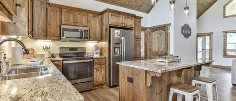 Fridge, oven, stovetop, dishwasher