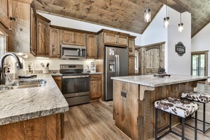 Fridge, microwave, oven, stovetop - Mountaintown Cottage | Ellijay, GA (Ellijay)