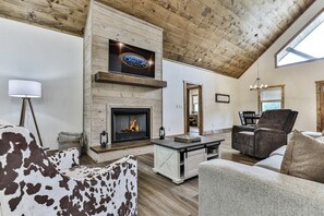Fireplace - Mountaintown Cottage | Ellijay, GA (Ellijay)
