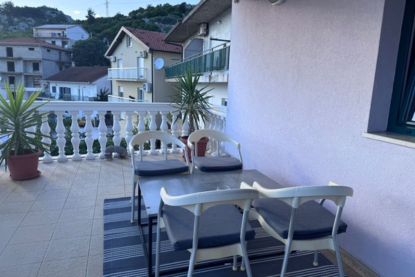 Apartment (Three Bedroom Apartment) | Bathroom | Shower, towels