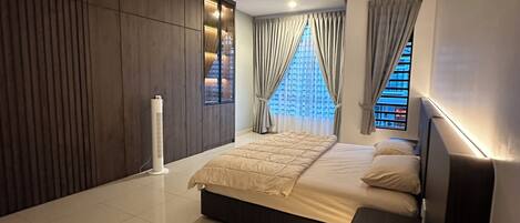 4 bedrooms, iron/ironing board, WiFi, bed sheets