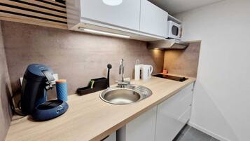 Micro-ondes, four, plaque de cuisson
