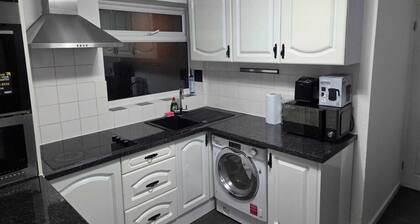 Colchester - 3-bedroom apartment with WiFi - Colchester