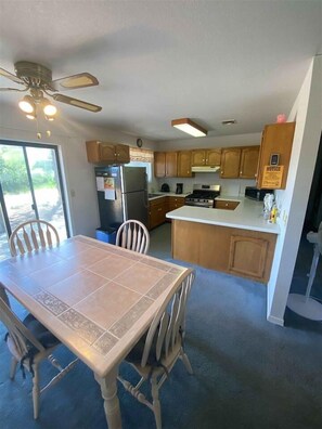 Microwave, oven, stovetop, coffee/tea maker