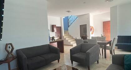 Tacho's House 3-bedroom house in delightful La Paz with AC, WiFi