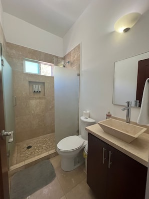 Handtücher, Seife, Toilettenpapier