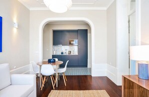 Luxury Apartment, 2 Bedrooms | Dining - Modern Apartment in Porto's Vibrant Heart (Porto)