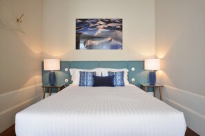 14 bedrooms, iron/ironing board - Modern Apartment in Porto's Vibrant Heart (Porto)