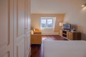 Classic Apartment, 1 Bedroom | Living room