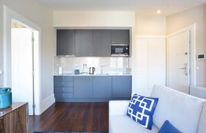 Leilighet – comfort, 2 soverom | Eget kjøkken | Kjøleskap, mikrobølgeovn, ovn og kaffetrakter/tekoker