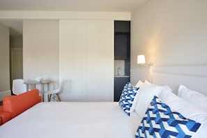 14 chambres, fer et planche à repasser
