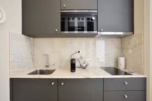 Classic Apartment, 1 Bedroom | Private kitchen