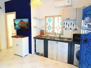 House, 3 Bedrooms, Accessible, Smoking | Interior