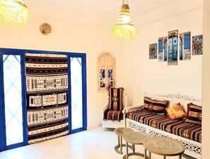 House, 3 Bedrooms, Accessible, Smoking | Living room
