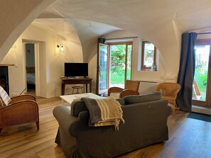 TV, fireplace, DVD player, stereo