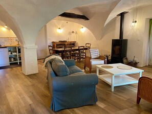 TV, fireplace, DVD player, stereo