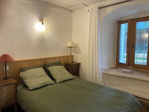 2 bedrooms, bed sheets