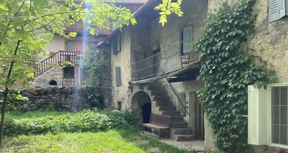 Maison de montagne hamlet of Puy Aillaud Parc des Écrins, Vallouise