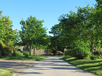 GITE IN A QUIET MANOR 2km from the sea