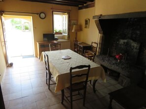 Dining - GITE IN A QUIET MANOR 2km from the sea (Vicq-sur-Mer)
