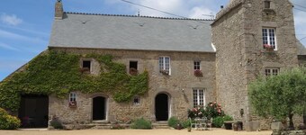 GITE IN A QUIET MANOR 2km from the sea