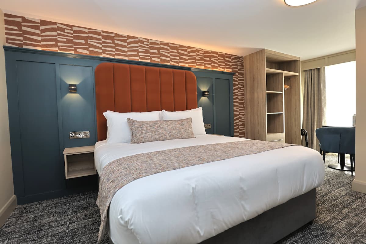 Classic Double Room | In-room safe, desk, iron/ironing board, free WiFi