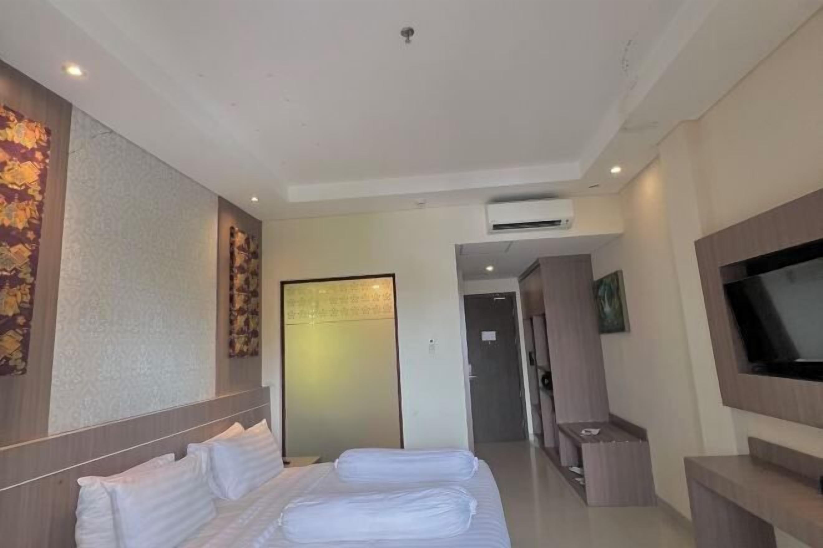 Bureau, espace de travail pour ordinateur portable, Wi-Fi gratuit