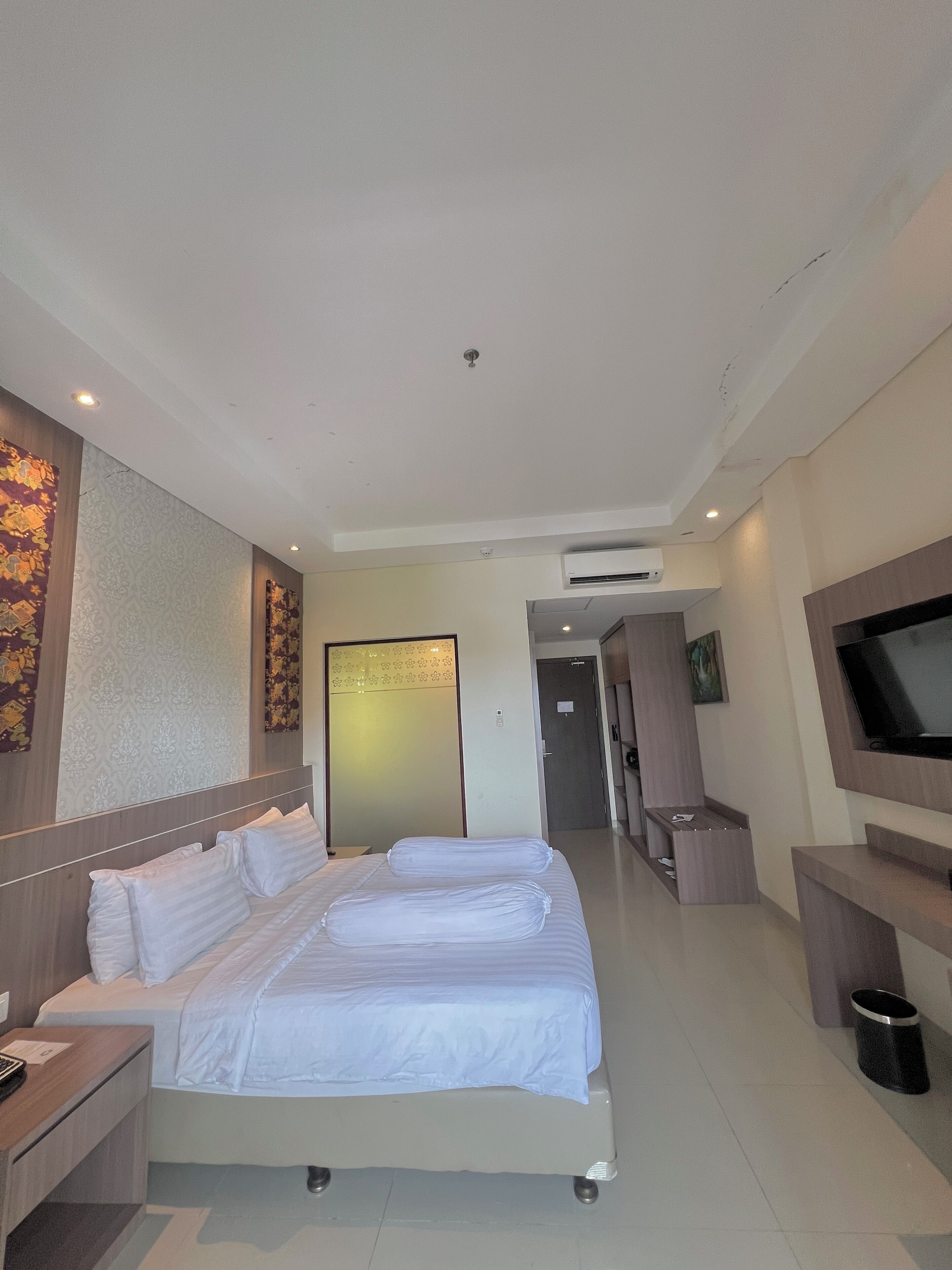 Grand Deluxe Queen | 办公桌、笔记本电脑工作区、免费 WiFi、床单