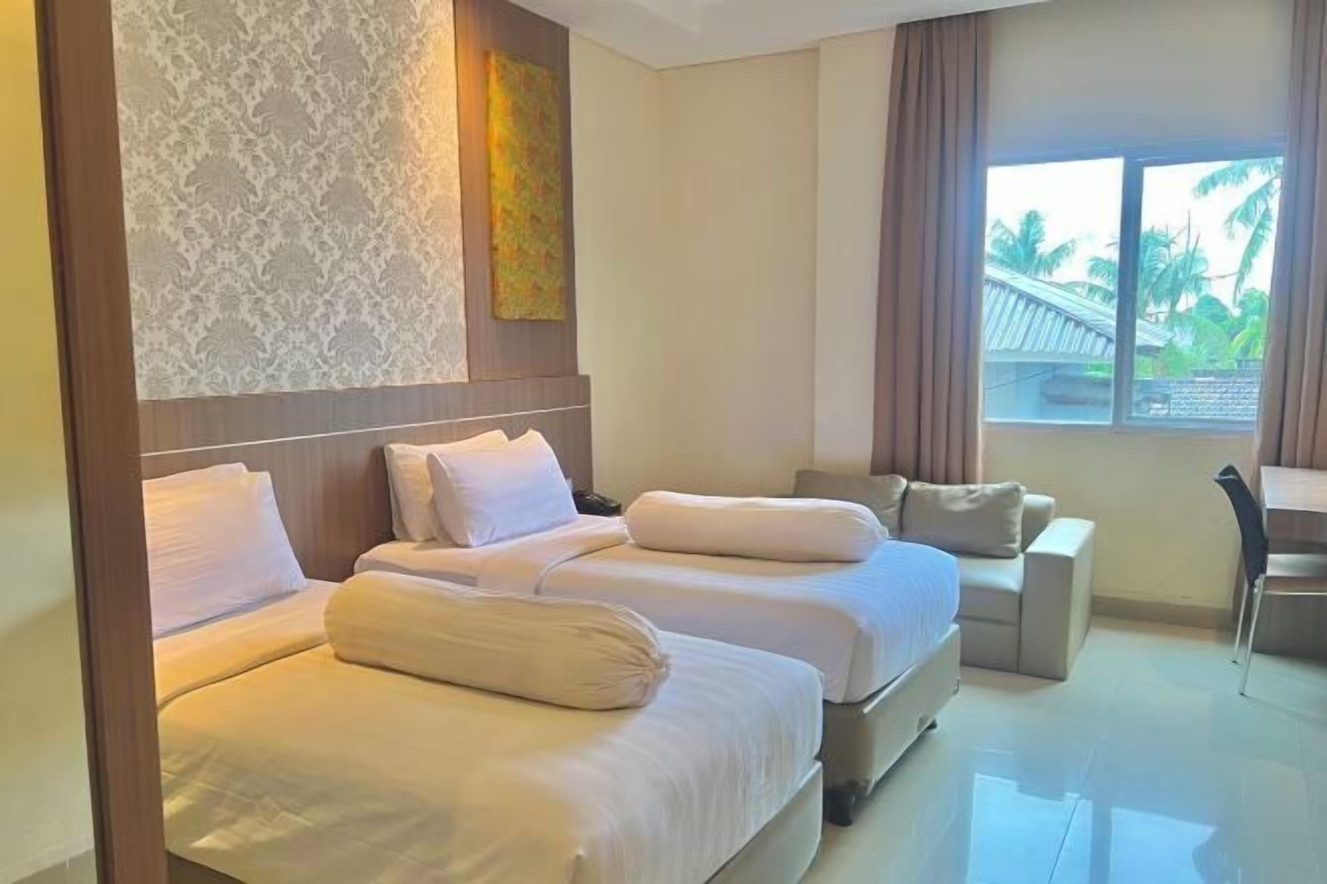 Bureau, espace de travail pour ordinateur portable, Wi-Fi gratuit