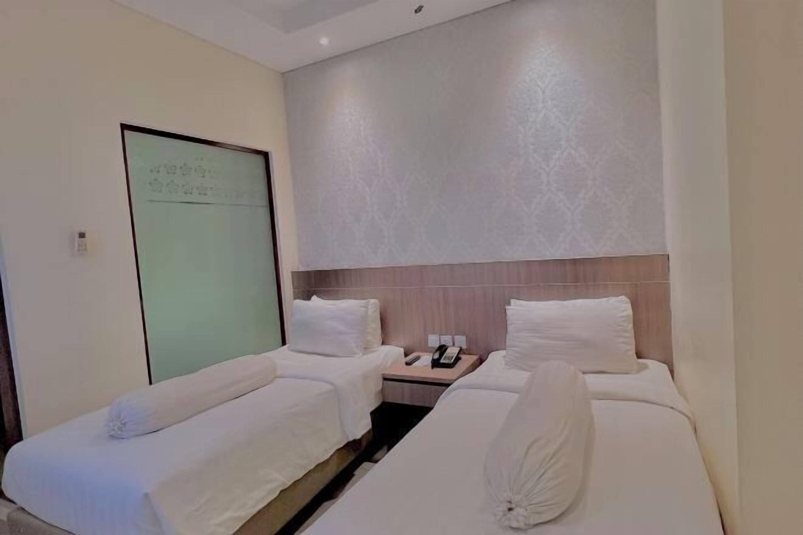 Bureau, espace de travail pour ordinateur portable, Wi-Fi gratuit