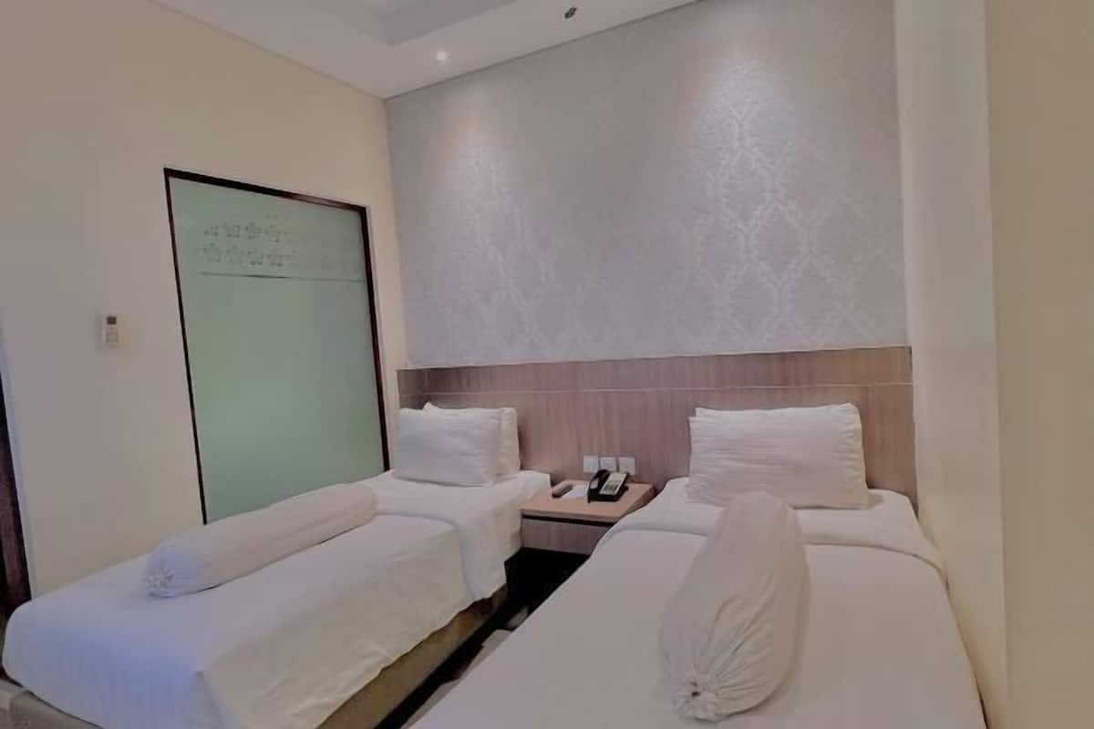 Desk, laptop workspace, free WiFi, bed sheets