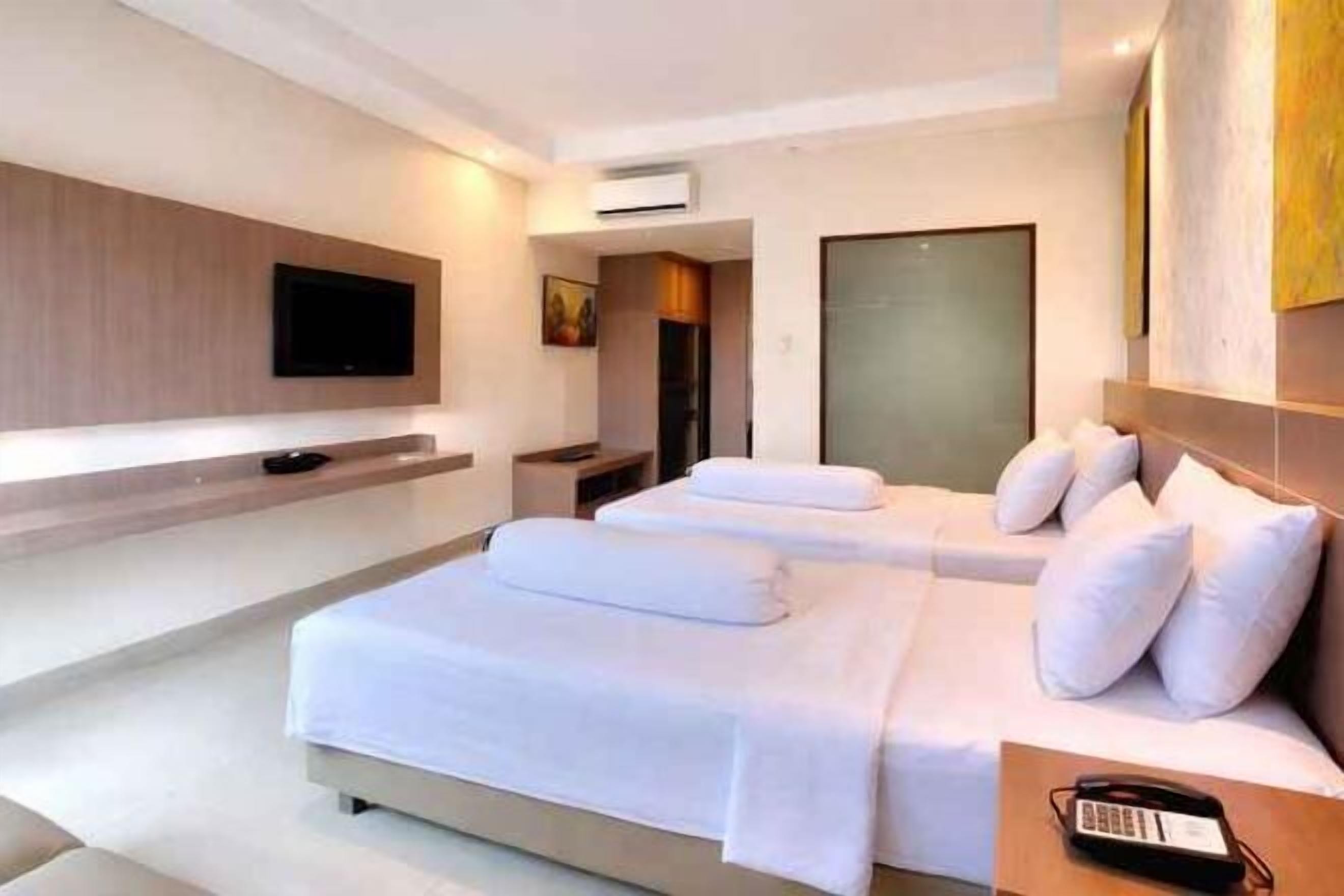 Bureau, espace de travail pour ordinateur portable, Wi-Fi gratuit