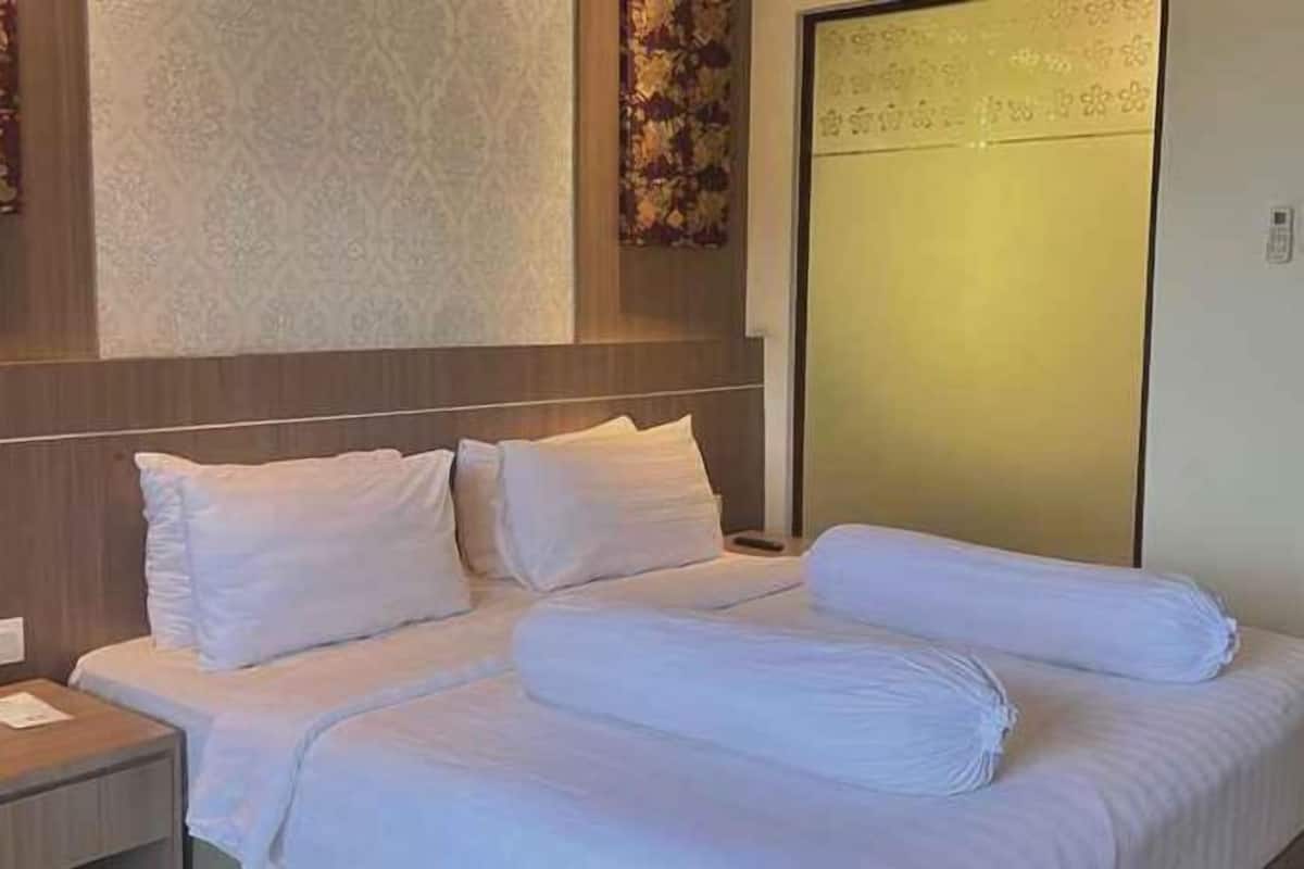 Schreibtisch, laptopgeeigneter Arbeitsplatz, kostenloses WLAN