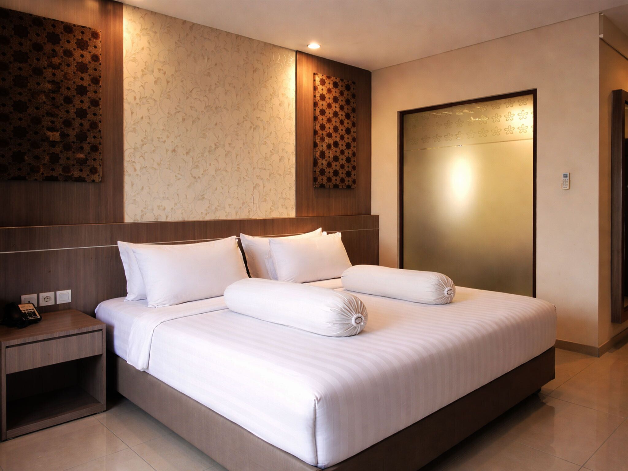 高级双人房 | 办公桌、笔记本电脑工作区、免费 WiFi、床单