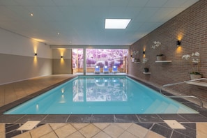 Una piscina techada