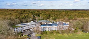Scenic & Serene Rooms: Pool, Sauna, and Trails Just Steps Away - 2 Units